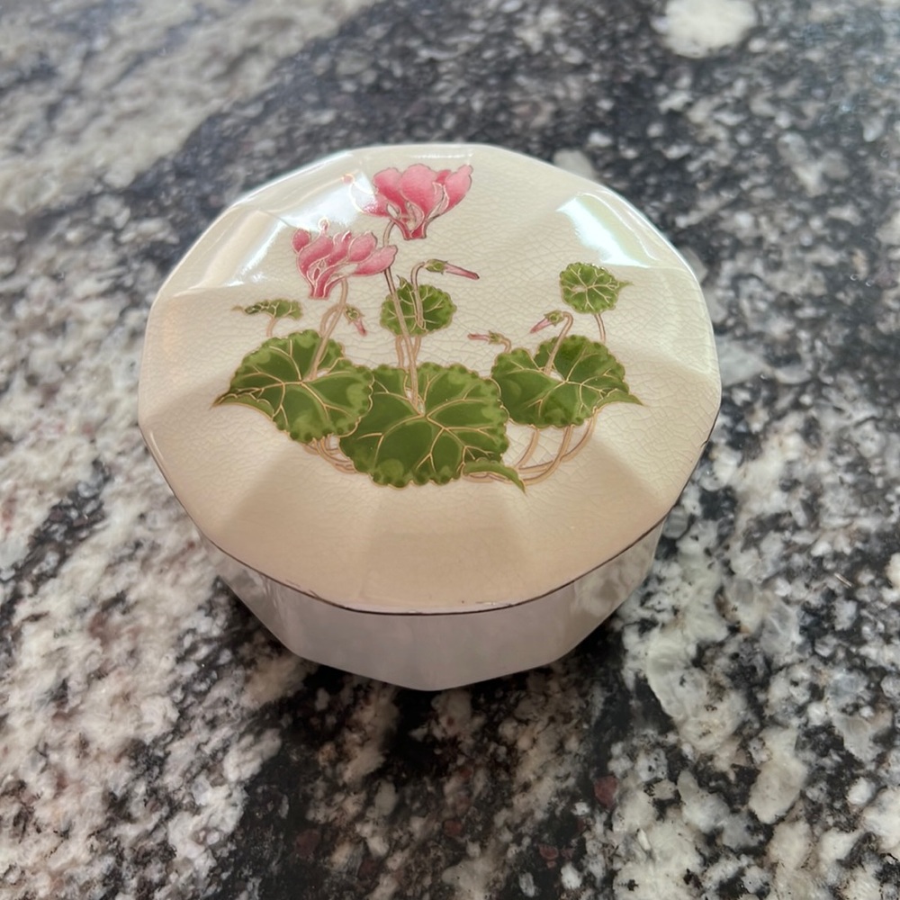 Covered trinket dish, Cyclamen, Otagiri, Japan
